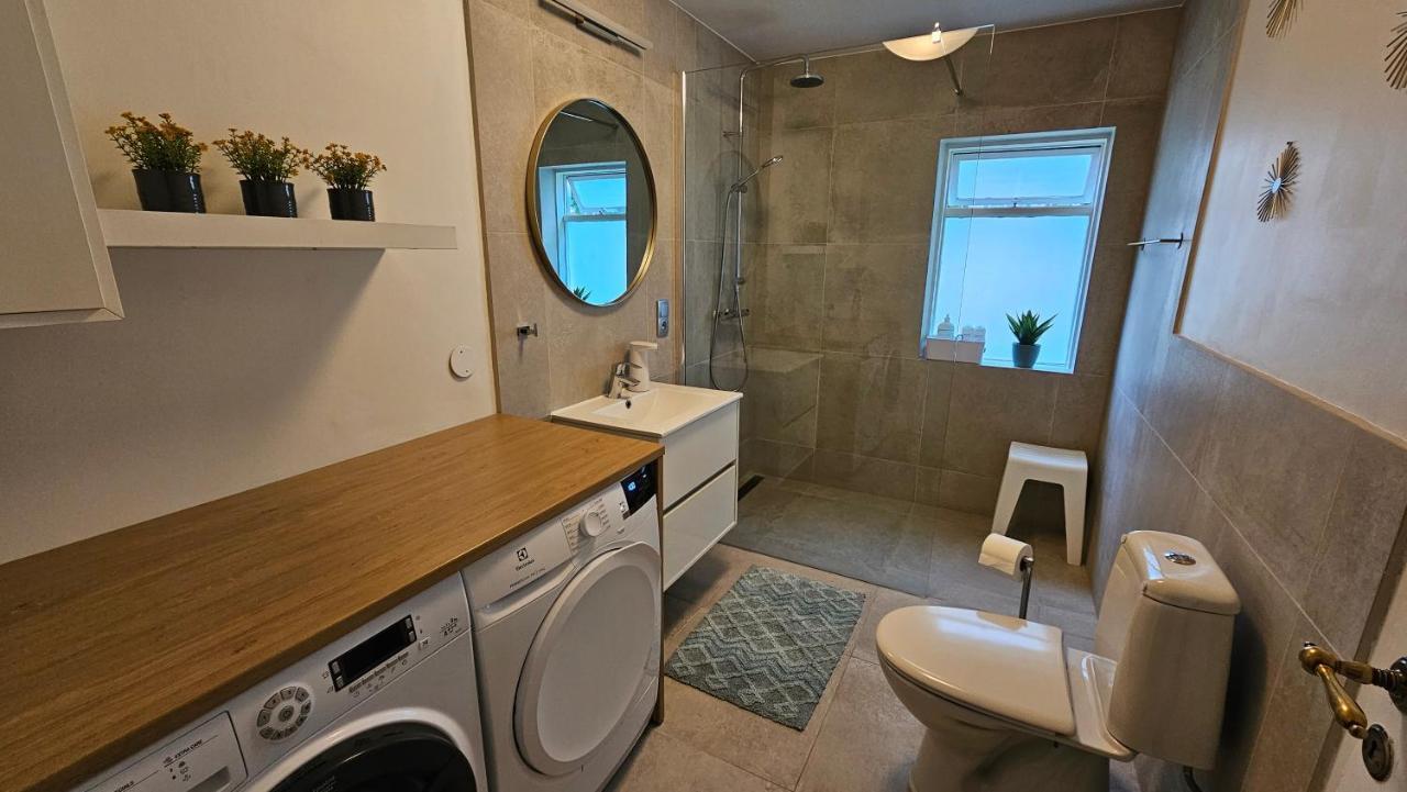 B&B Rooms Husavik 3 Bagian luar foto